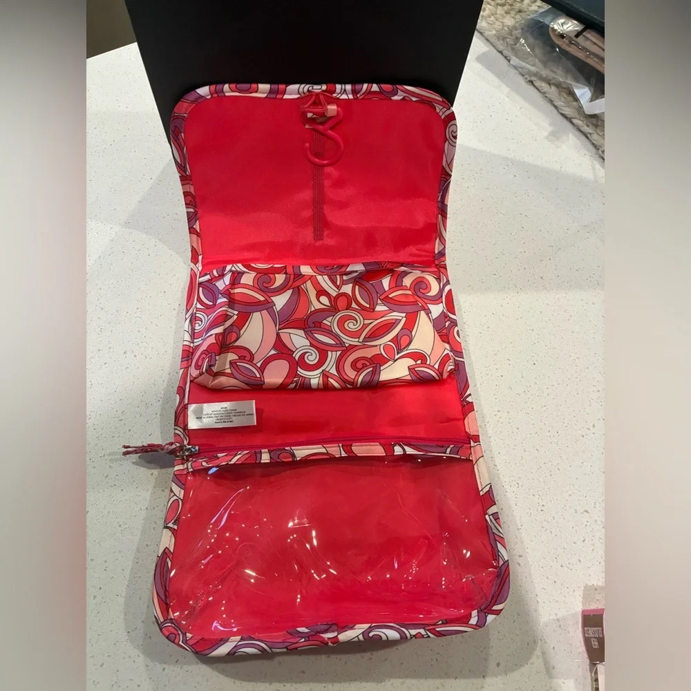 ❤️🖤 Beauty Roller and Gua Sha Set with Red Patterned Case and More 🖤❤️ - Picture 4 of 4